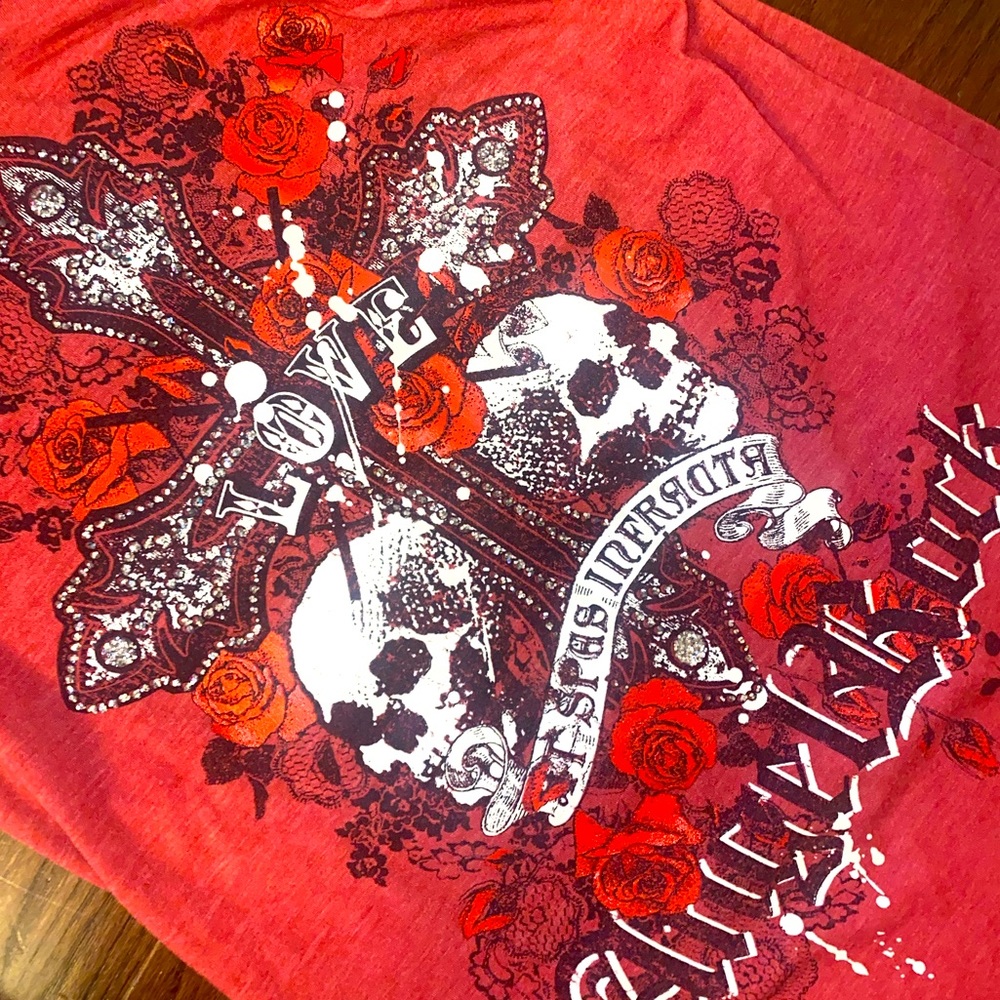 Super cute vintage rhinestone graphic tee skull top from the 2000s.